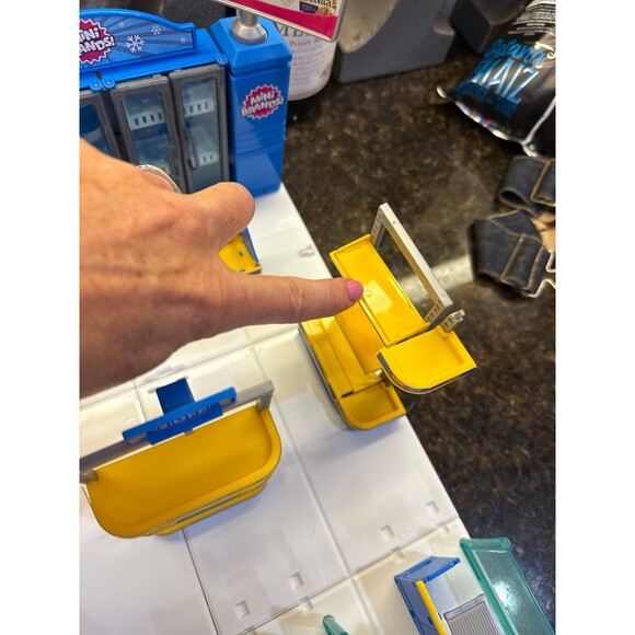 Mini Brands 5 Surprise Mini Mart READ DESCRIPTION - Picture 5 of 8